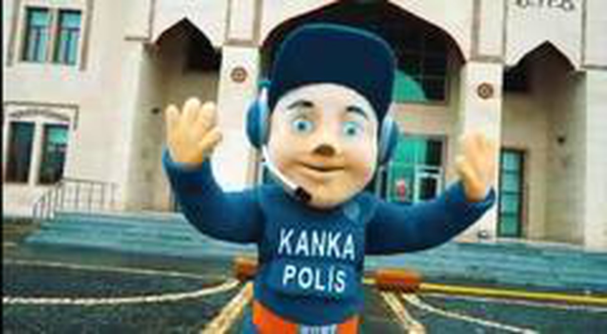 Siirt Emniyeti\'nden \'Kanka Polis\' maskotuyla çocuklara evde kal mesajı
