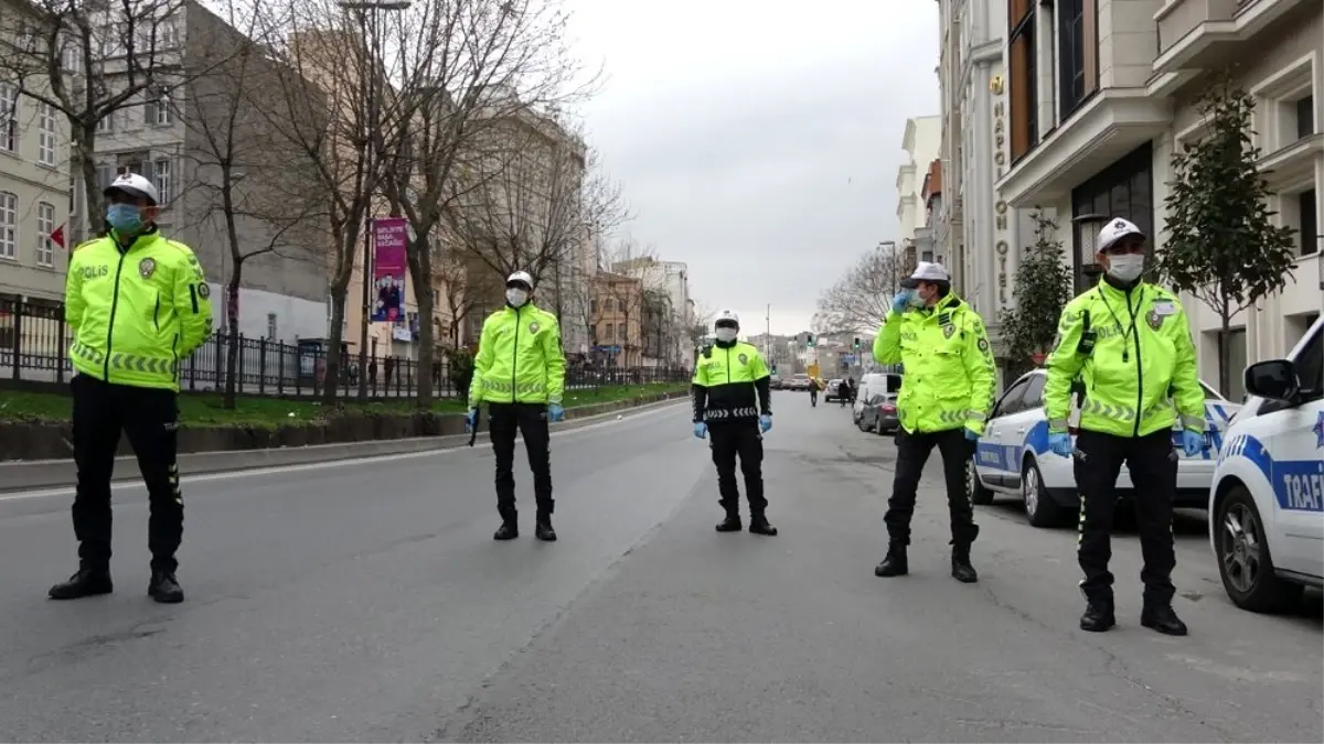 Taksim\'de vatandaştan ilginç savunma: "Dışarıda maskeyle dolaşmak mahsurlu"