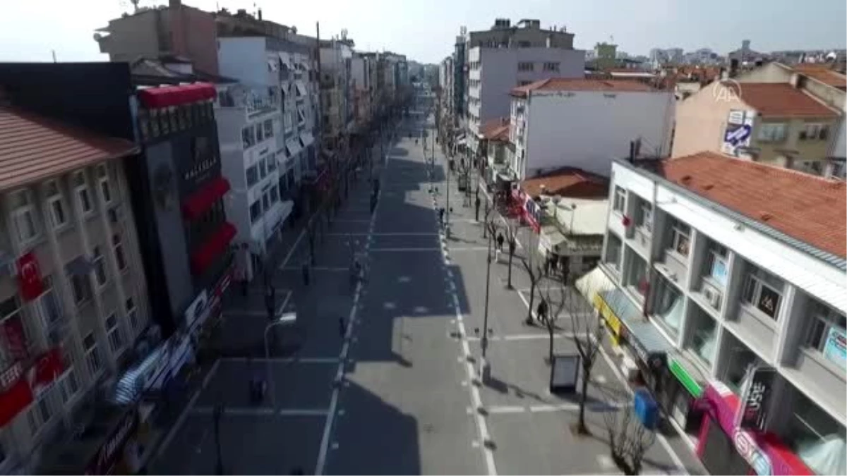 Yaya trafiği sınırlanan meydanlar boşaldı