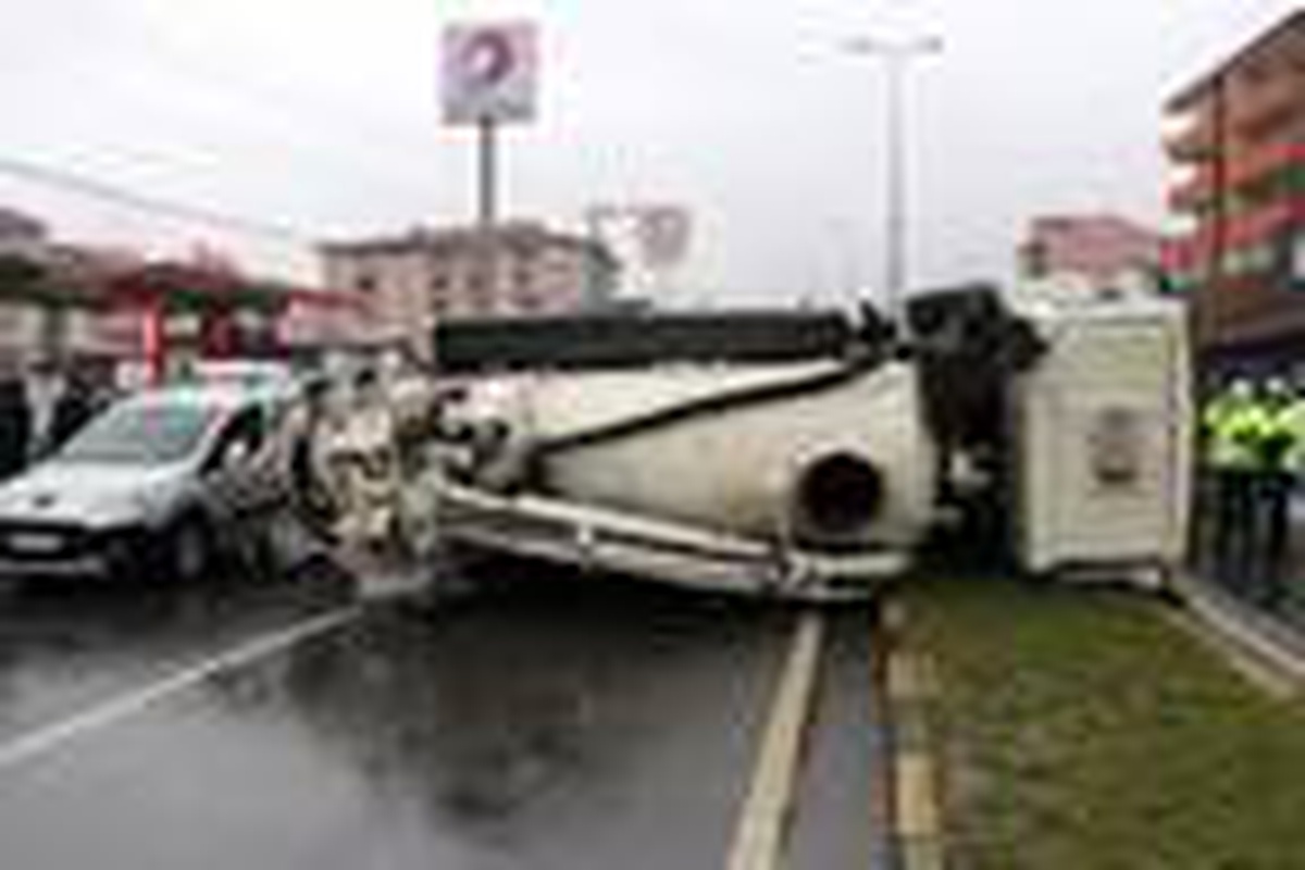 Zonguldak\'ta aynı saatlerde 2 kaza: 4 yaralı