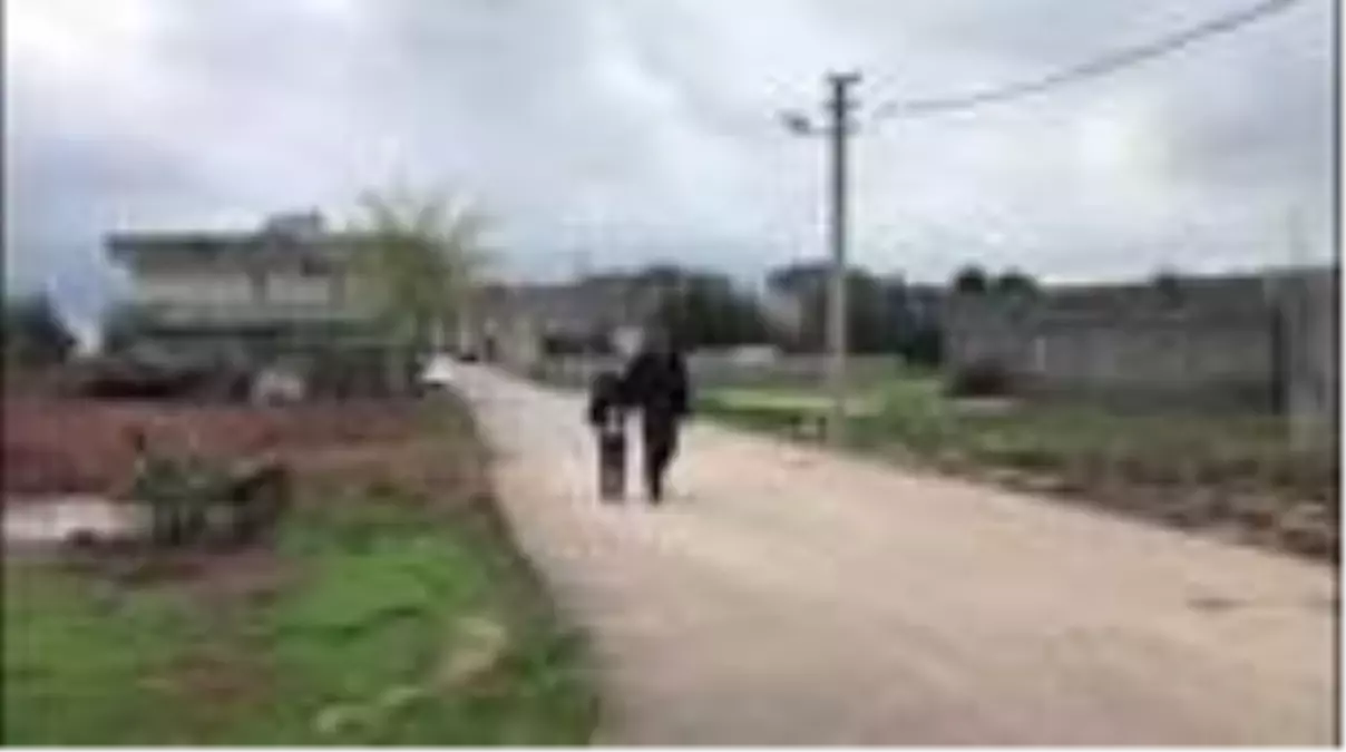 10 yaşındaki Avaşin, oyuncak almak için biriktirdiği parasını "Milli Dayanışma Kampanyası"na...