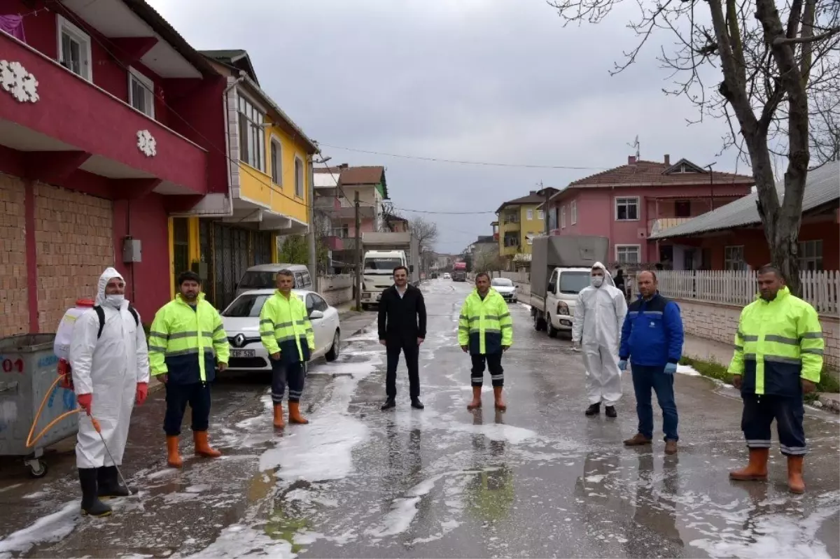 Başkan Özlü dezenfekte ekiplerini yalnız bırakmıyor