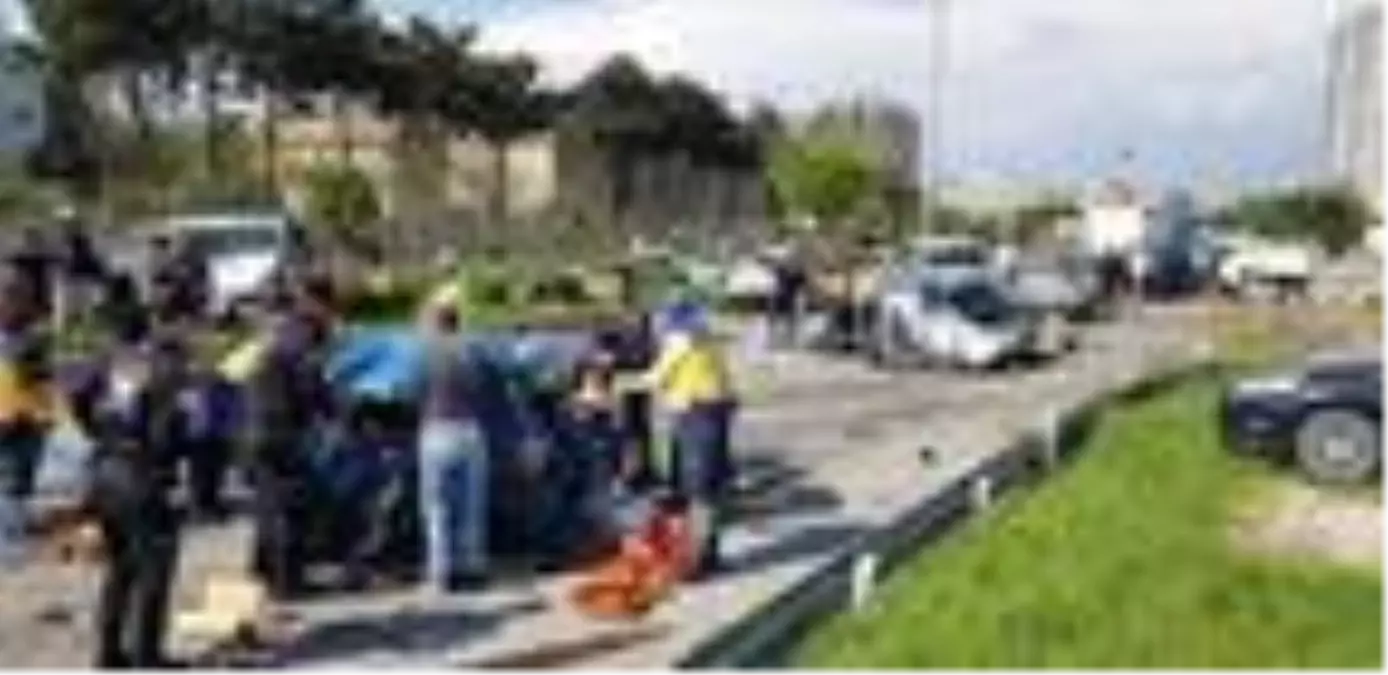 Hatay\'da freni boşalan TIR, çok sayıda araca çarptı