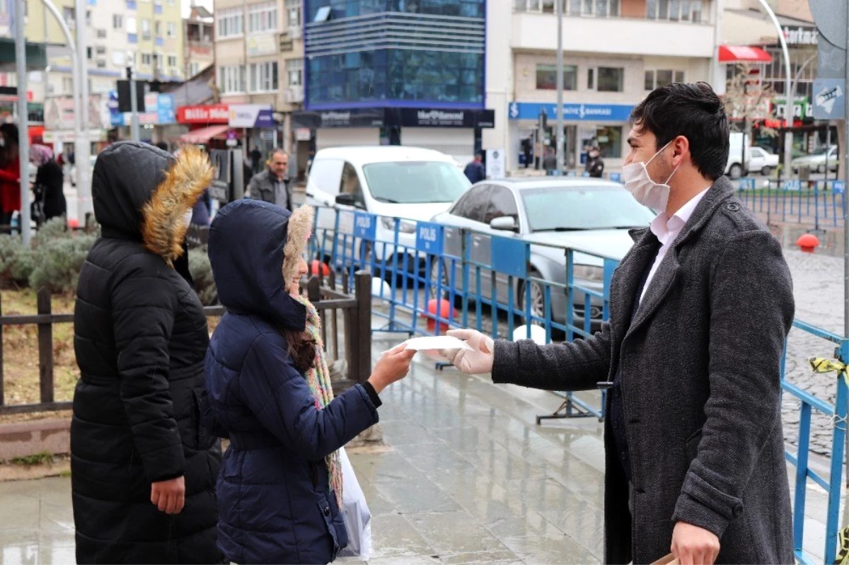 Karaman\'da hayırsever imalatçı 20 bin adet maske dağıttı