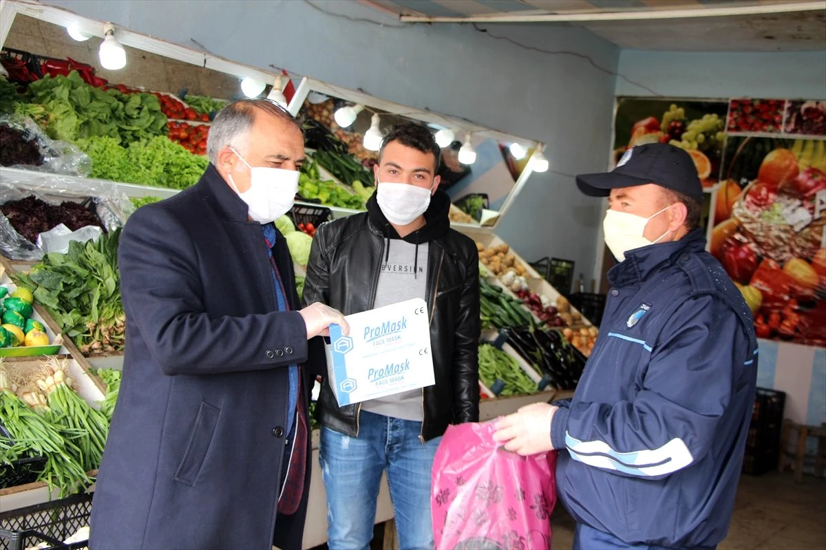 Karlıova Belediyesinden esnafa maske