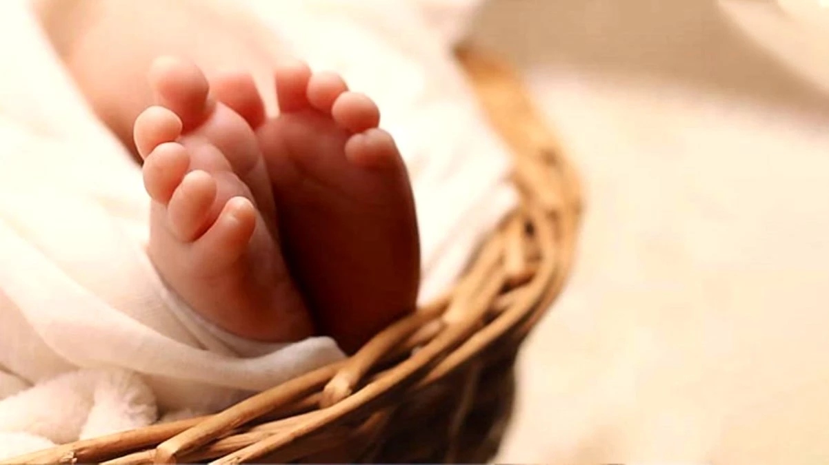 Kıbrıs Rum kesiminde Kovid-19\'lu annenin dünyaya getirdiği bebeğin testi negatif çıktı