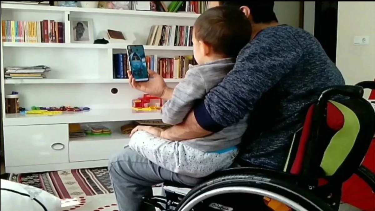Minik Muhammed\'den özlediği sağlıkçı annesine "Ne olur gel" ısrarı