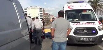 Motosiklet minibüse arkadan çarptı: 1 yaralı