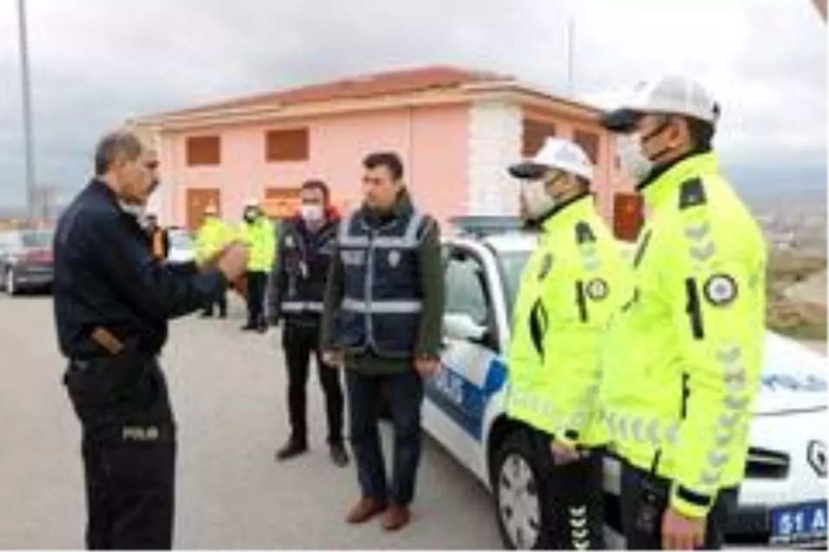 Niğde Emniyet Müdürlüğü giriş çıkışlarda yoğun denetim uyguluyor