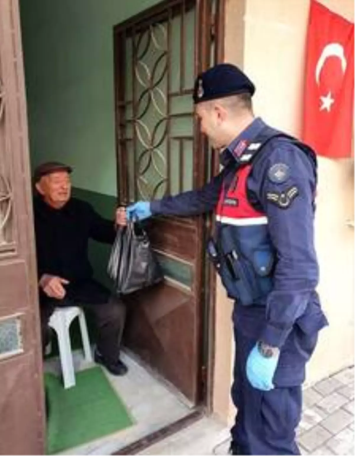 Tekirdağ\'da jandarmanın yaşlı ve hastalara desteği sürüyor