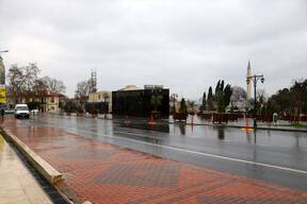 Trakya\'da koronavirüs önlemleri ve yağışlı hava sokaklarda insan yoğunluğunu azalttı