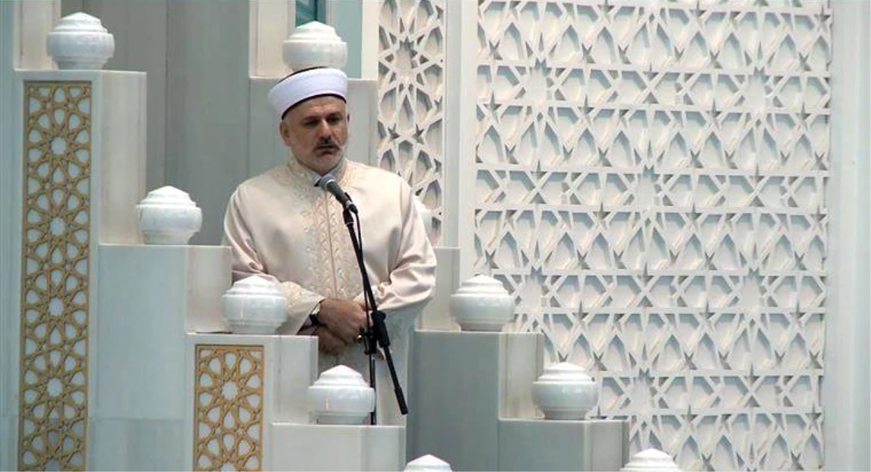 Ahmet Hamdi Akseki Camii\'nde temsilen cuma namazı kılındı