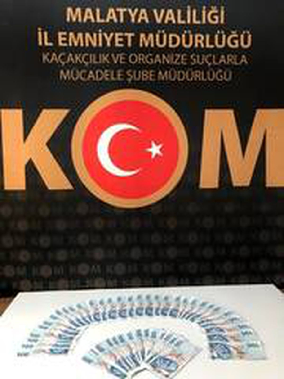 Akaryakıt istasyonuna sahte para verdiler