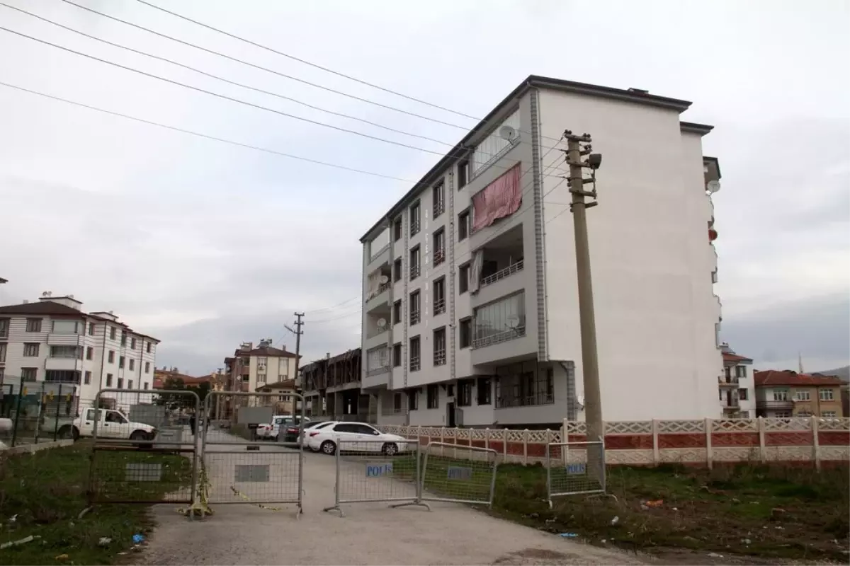 Elazığ\'da, 5 katlı apartmana korona karantinası