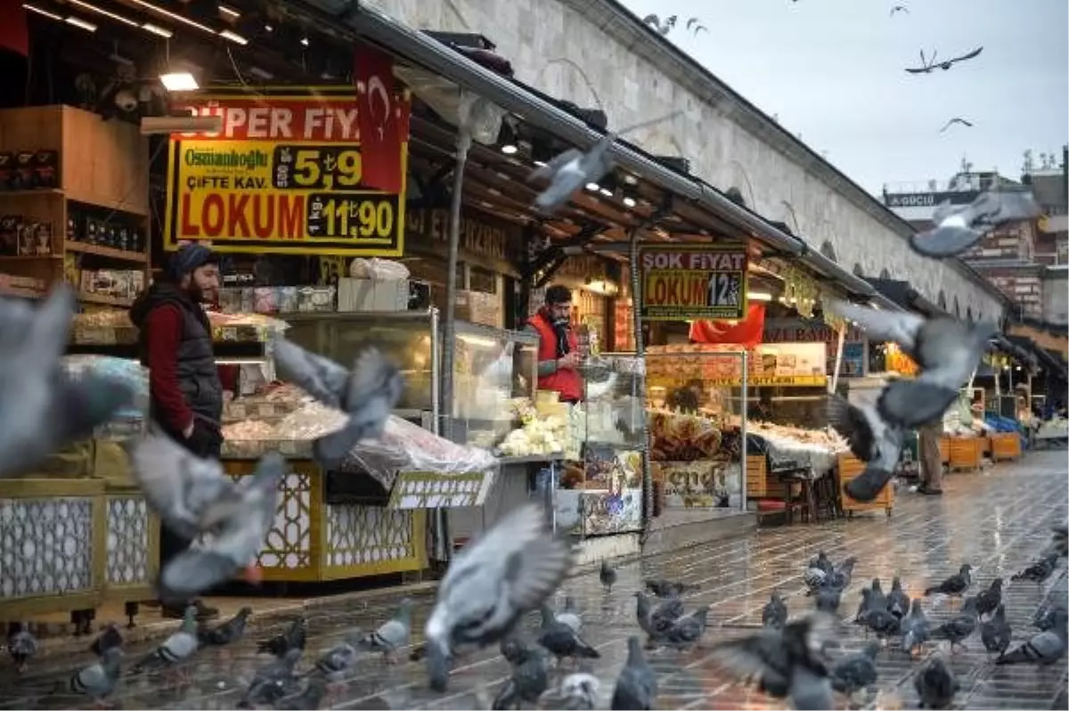 Eminönü peynircileri dükkanlarını açmaya başladı