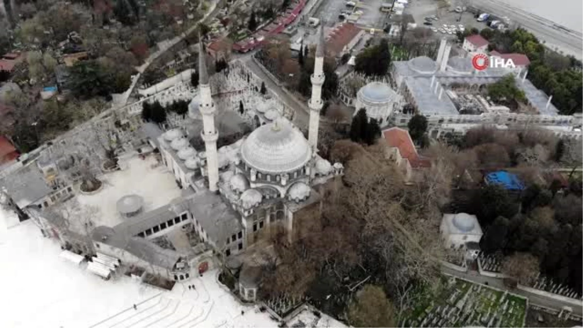 Eyüp Sultan Camii\'nin avlusu kuşlara kaldı