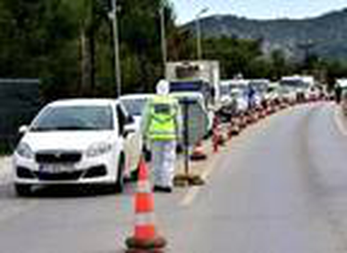 \'Gelmeyin\' uyarılarına rağmen Bodrum\'a 25 günde 125 bin araç giriş yaptı