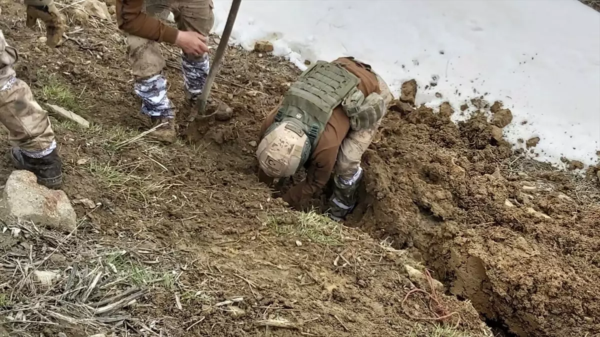 Hakkari\'de uyuşturucu yapımında kullanılan malzemeler ele geçirildi