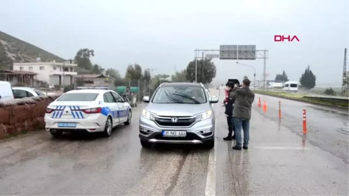 HATAY Kırıkhan\'da araçlar dezenfekte edildi