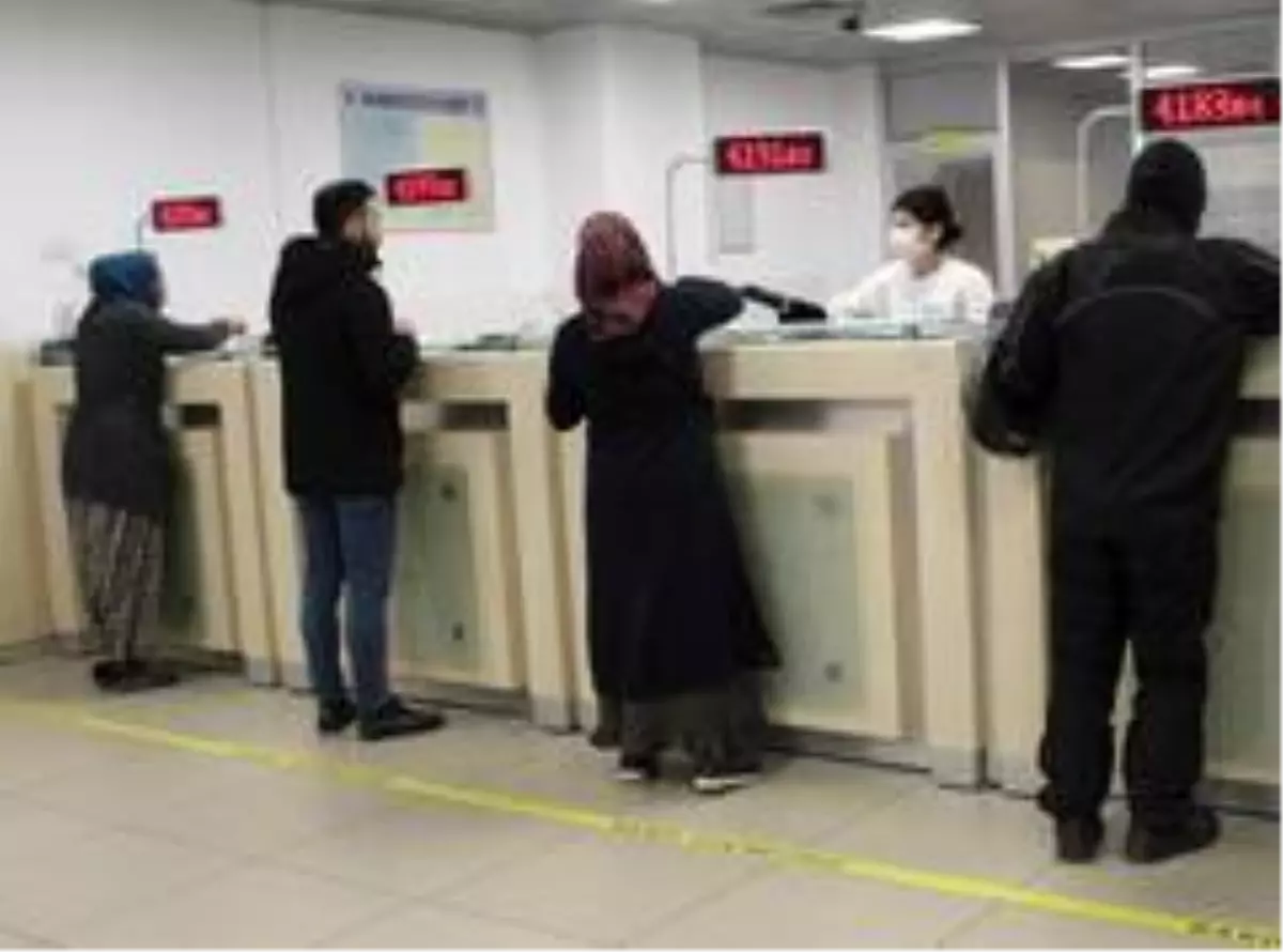 İhtiyaç sahibi ailelere yapılan 1000 TL\'lik yardım ödemeleri evlerde yapılacak