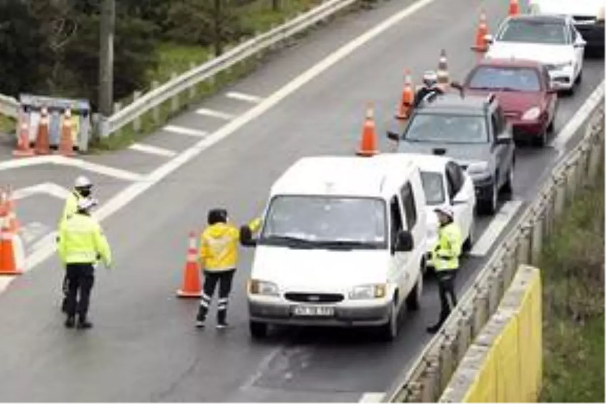 İstanbul\'un giriş ve çıkışlarında denetimler devam ediyor