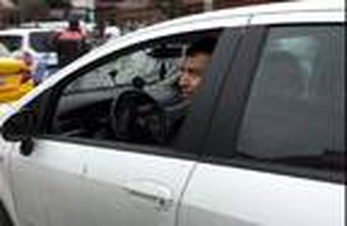 Kuşların camını kirlettiği otomobiliyle trafiğe çıkan sürücüye ceza