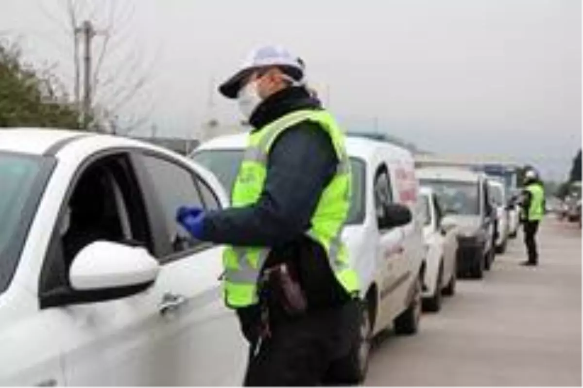 Özel araçlara sosyal mesafe cezası iddiaları yalan çıktı