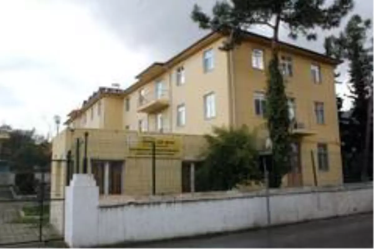 Sağlık çalışanları öğretmen, gardiyanlar öğrenci yurdunda misafir ediliyor