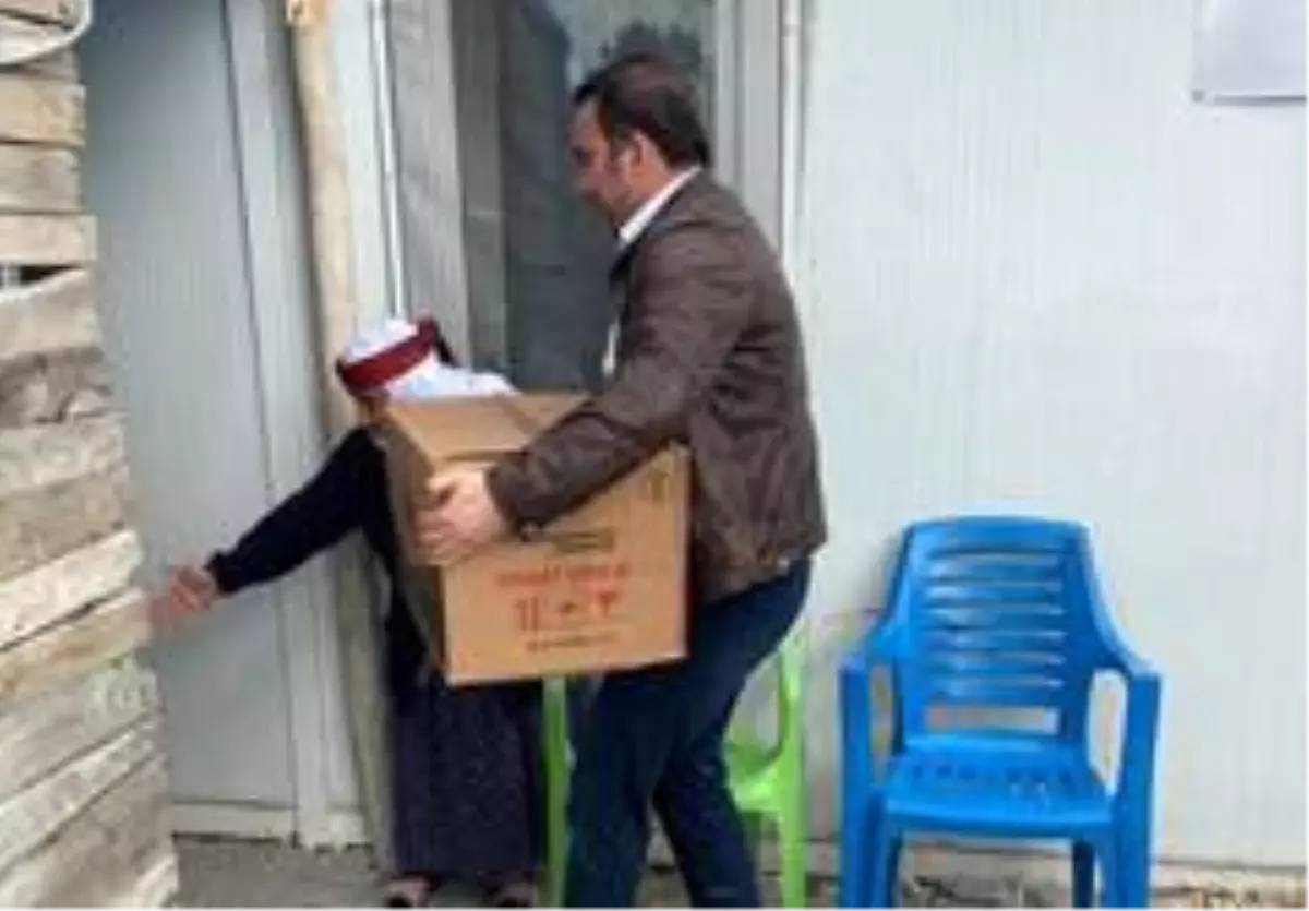 Samsat\'ta depremzede vatandaşlara yardım paketleri dağıtıldı