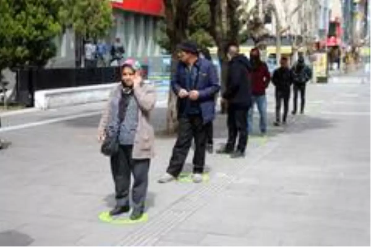 Tedbirler işe yardı, PTT önünde yoğunluk azaldı