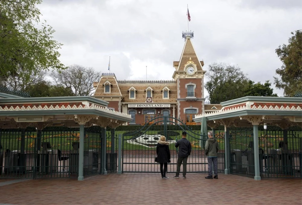 Ünlü eğlence parkı Disneyland çalışanlarına izin verdi