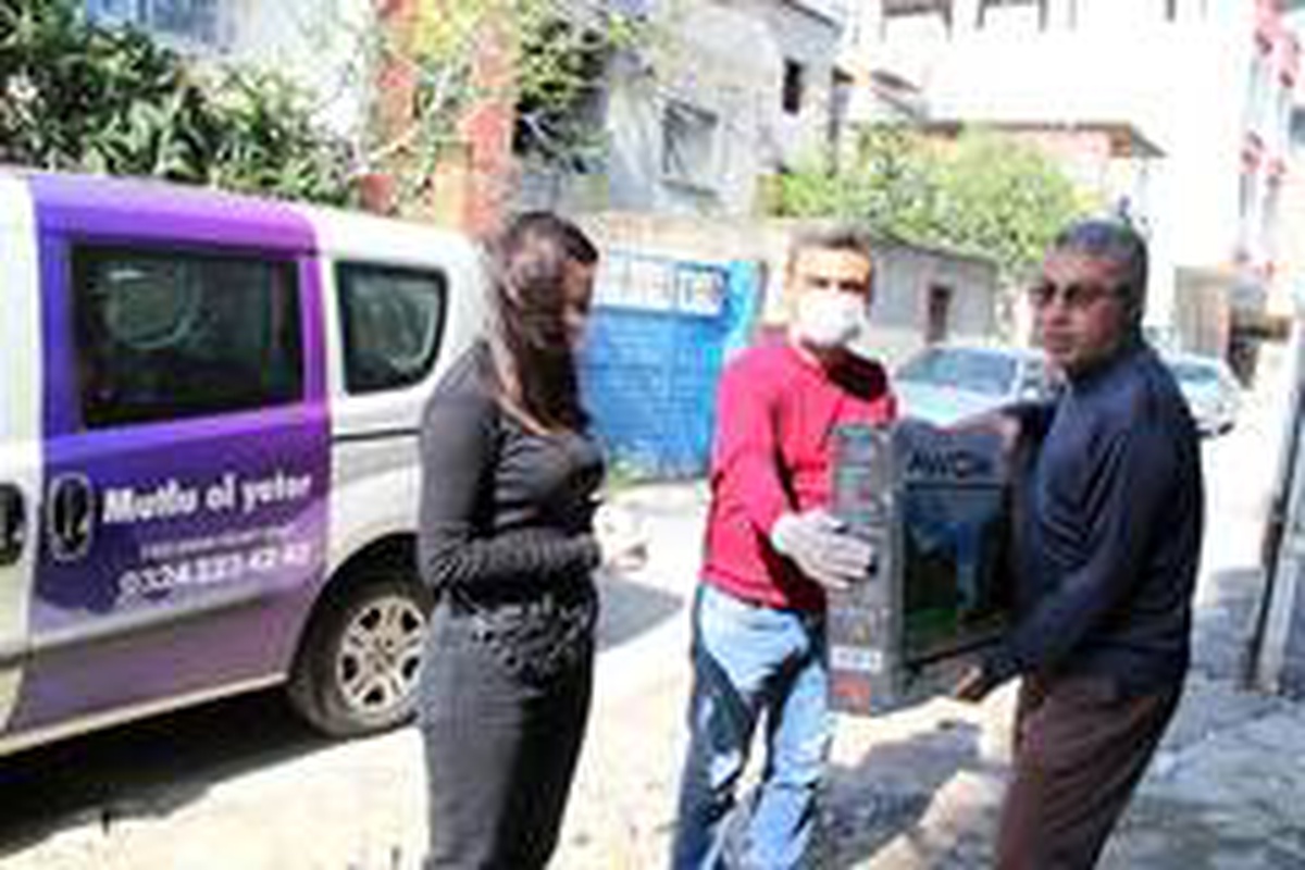 5 çocuklu ailenin televizyon sevinci