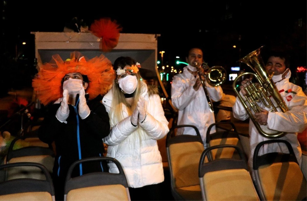 Adanalılar Portakal Çiçeği Karnavalı\'nı balkonlarda kutladı