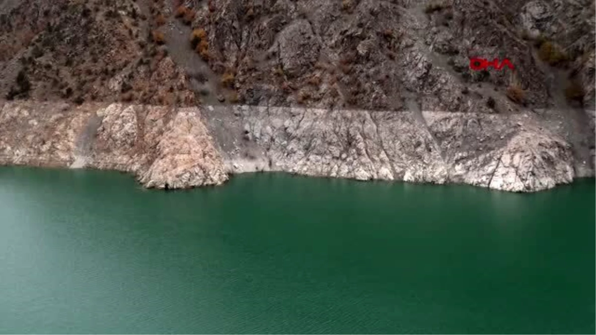 ARTVİN Baraj suları çekildi, köy ortaya çıktı