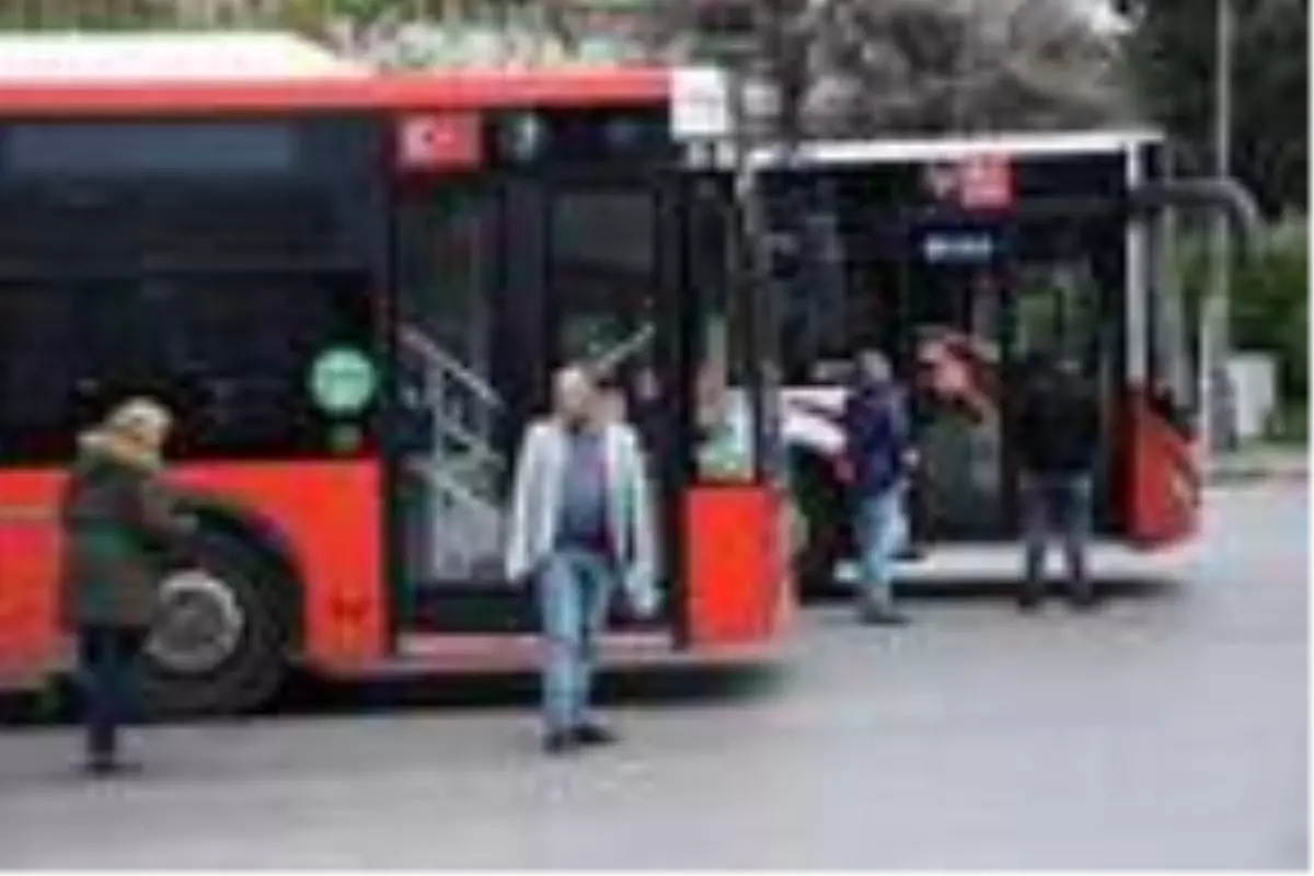 Belediye otobüslerinde vatandaşlara maske uyarısı