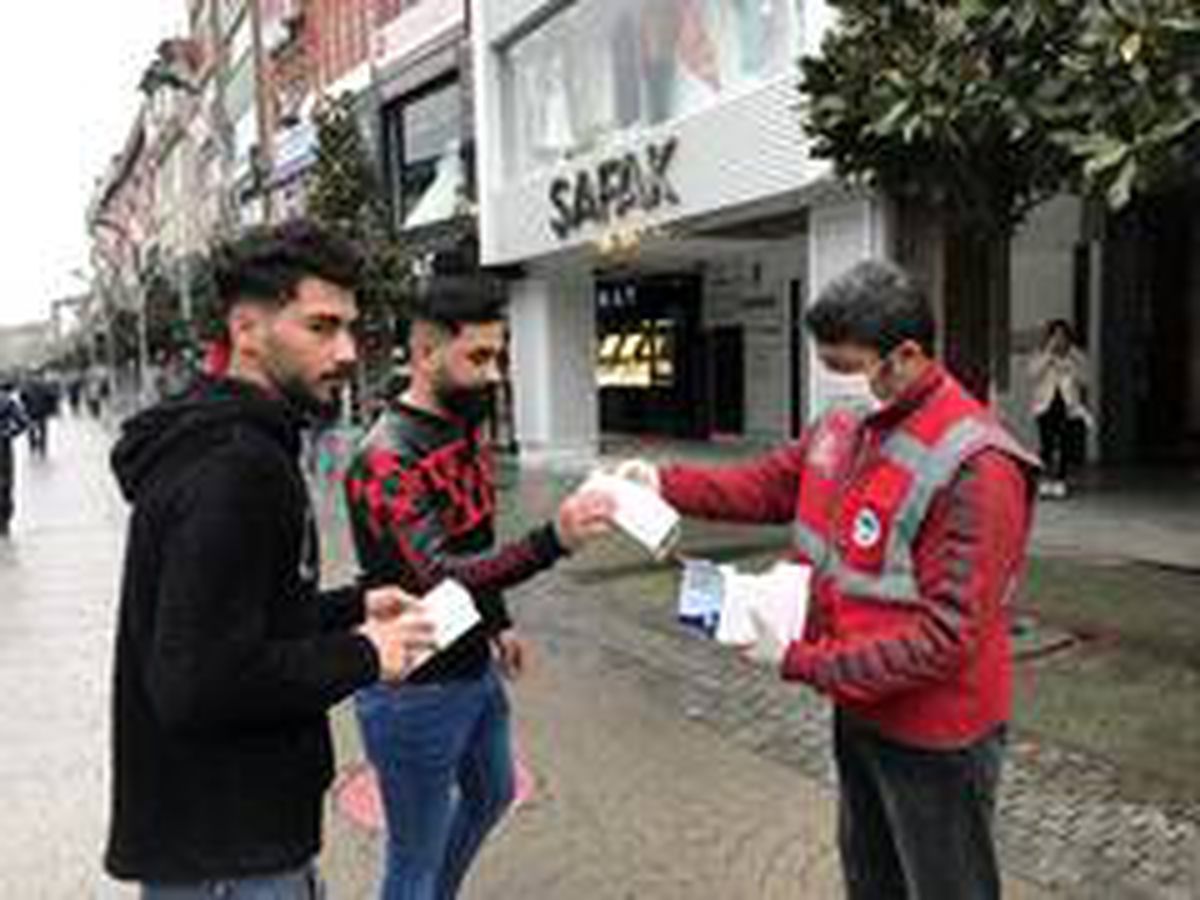Büyükşehir Belediyesi 50 bin adet maske dağıttı