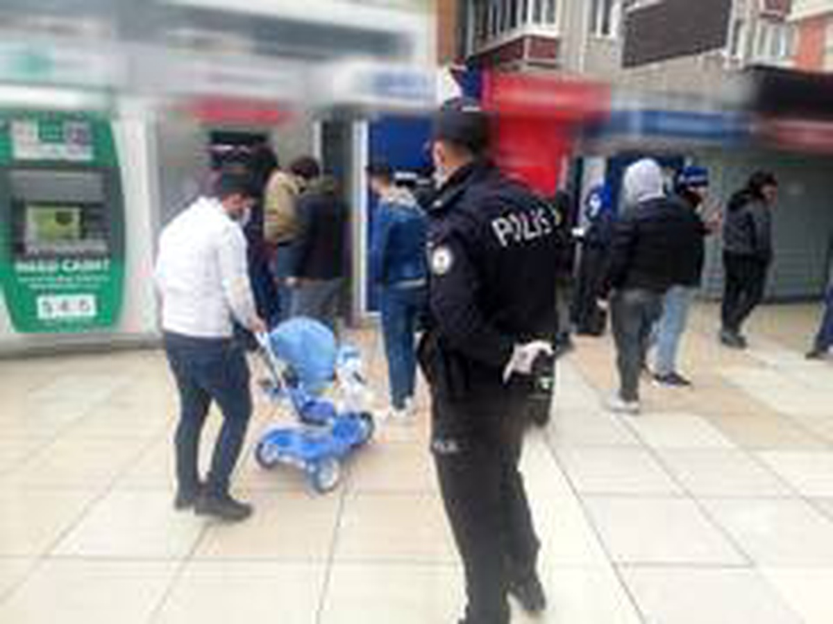 Esenyurt\'ta 20 yaş altı gençlere polis uygulaması