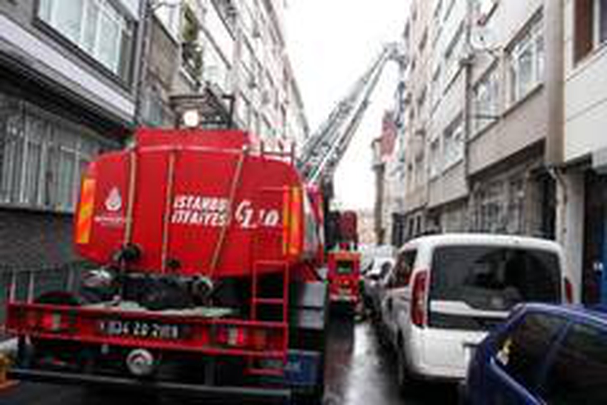 Fatih\'te yalnız yaşayan yaşlı kadın yangında can verdi