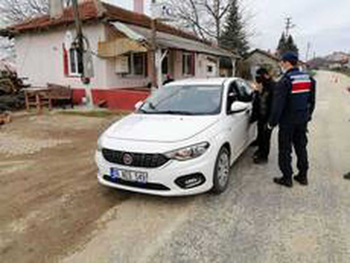 İlçe girişlerinde tüm sürücülerin ateşleri ölçülüyor