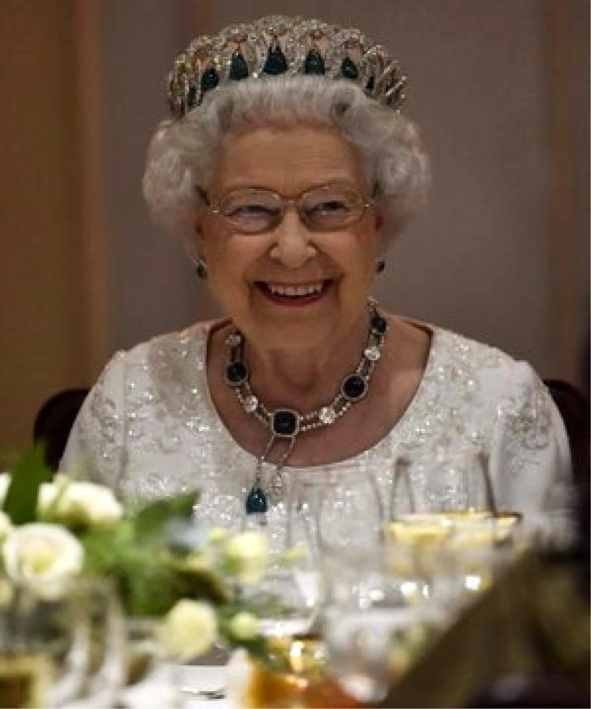 İngiliz basını duyurdu: Karantina altındaki Kraliçe Elizabeth tehlikede