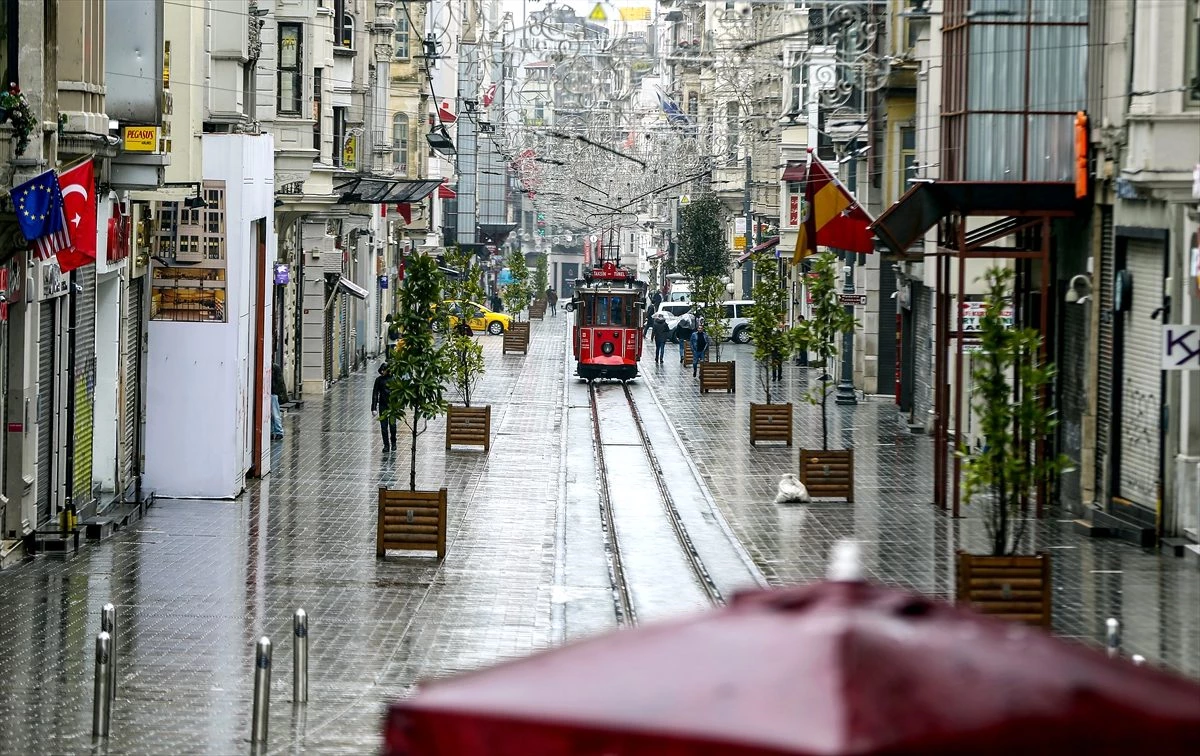 İstanbul\'da sokağa çıkma oranı yüzde 75\'ten yüzde 16\'ya düştü