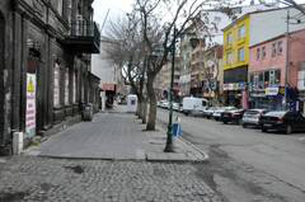 Kars\'ta cadde ve sokaklar boşaldı
