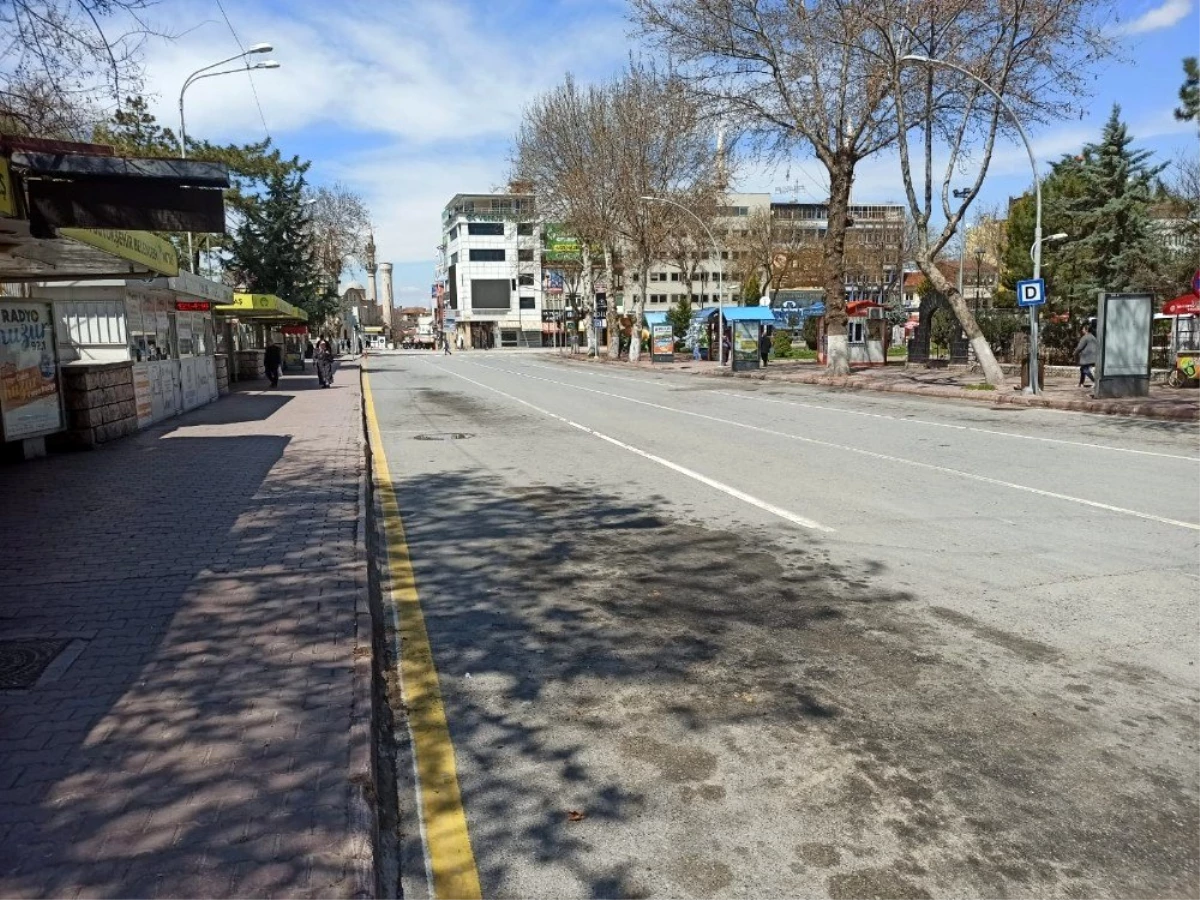 Malatya\'da ana caddeler boş kaldı