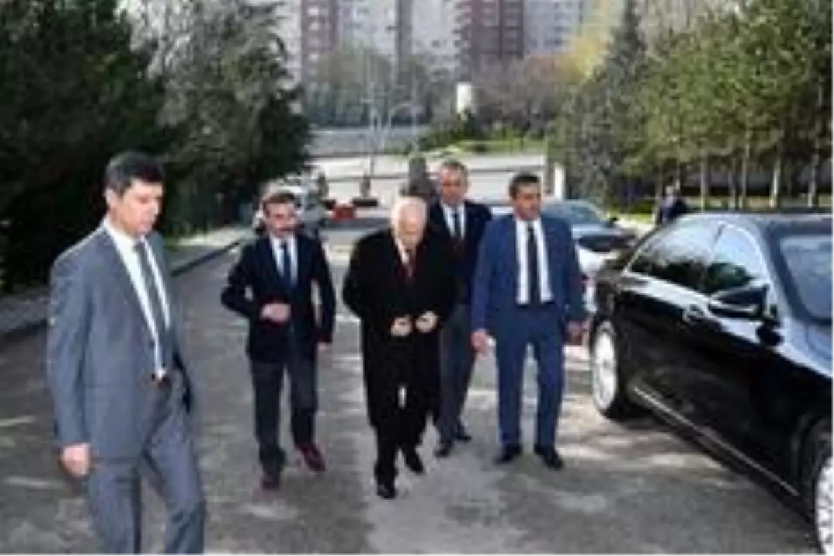 MHP lideri Bahçeli, vefatının 23. yılında Merhum Türkeş\'in Anıt mezarını ziyaret etti