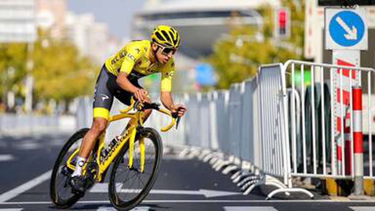 “Tour de France ertelenmeli”