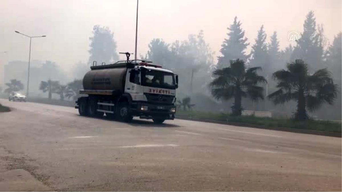 Adana\'da pamuk yağı fabrikasında çıkan yangına müdahale ediliyor