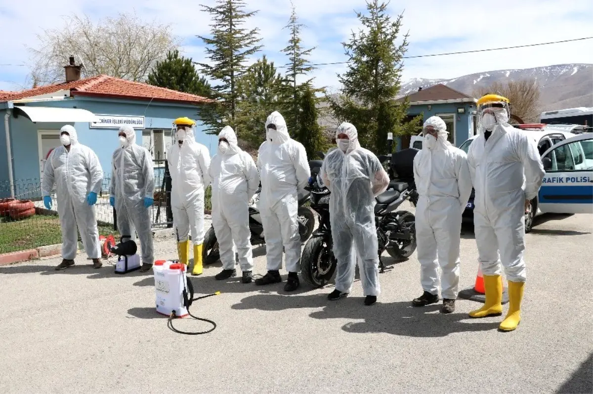 Belediye polis ve sağlıkçıların araçlarını ve konutlarını ücretsiz dezenfekte ediyor