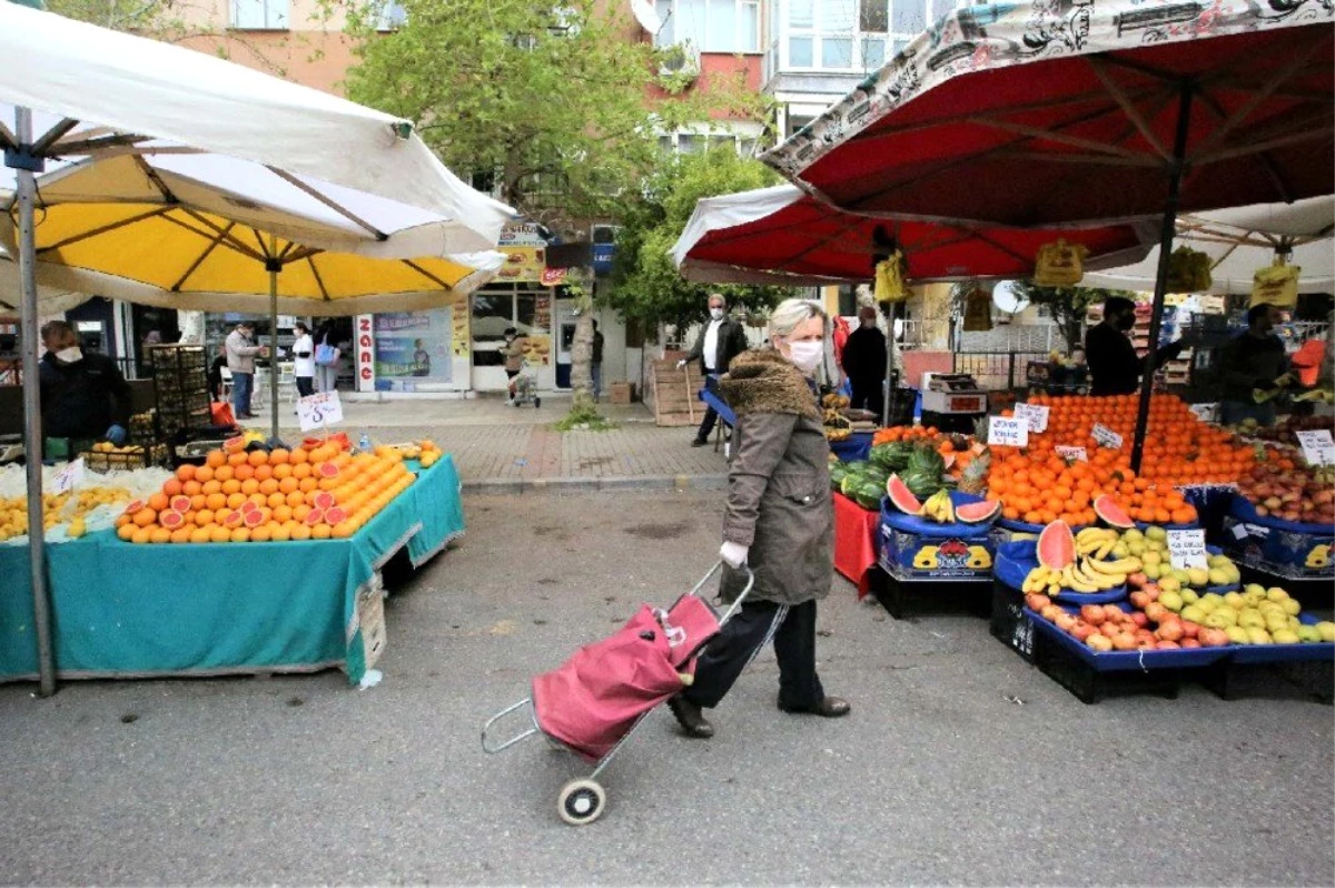 Buca pazarlarında OHAL: İçerde ve dışarda Covid-19 önlemleri!