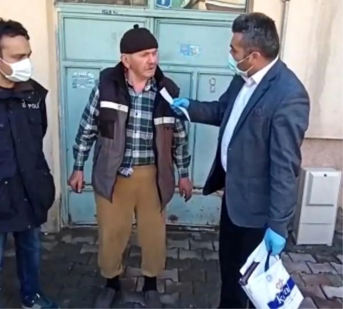 Emekli maaşının 500 lirasını kampanyaya bağışladı