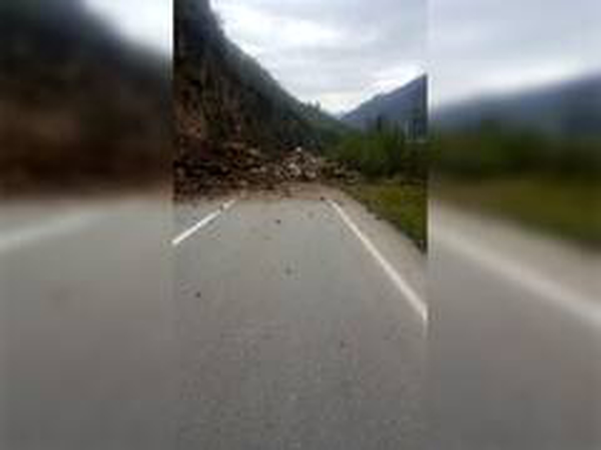 Giresun-Gümüşhane karayolu heyelan sebebiyle ulaşıma kapandı